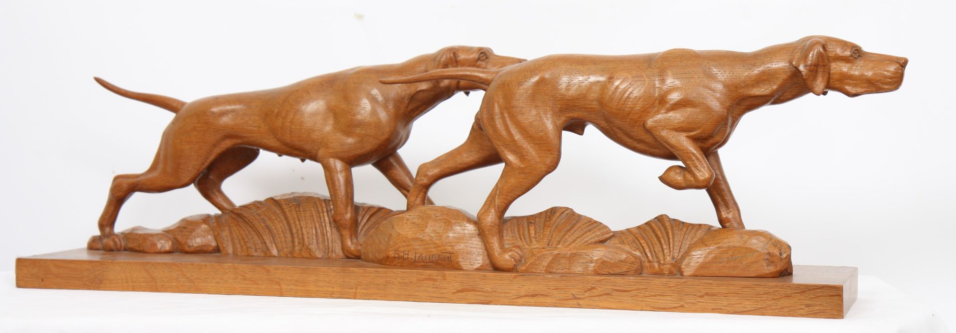 GROUPE EN BOIS SCULPTE "COUPLE DE POINTER" DE GEORGES H. LAURENT (1940) En bois [...]