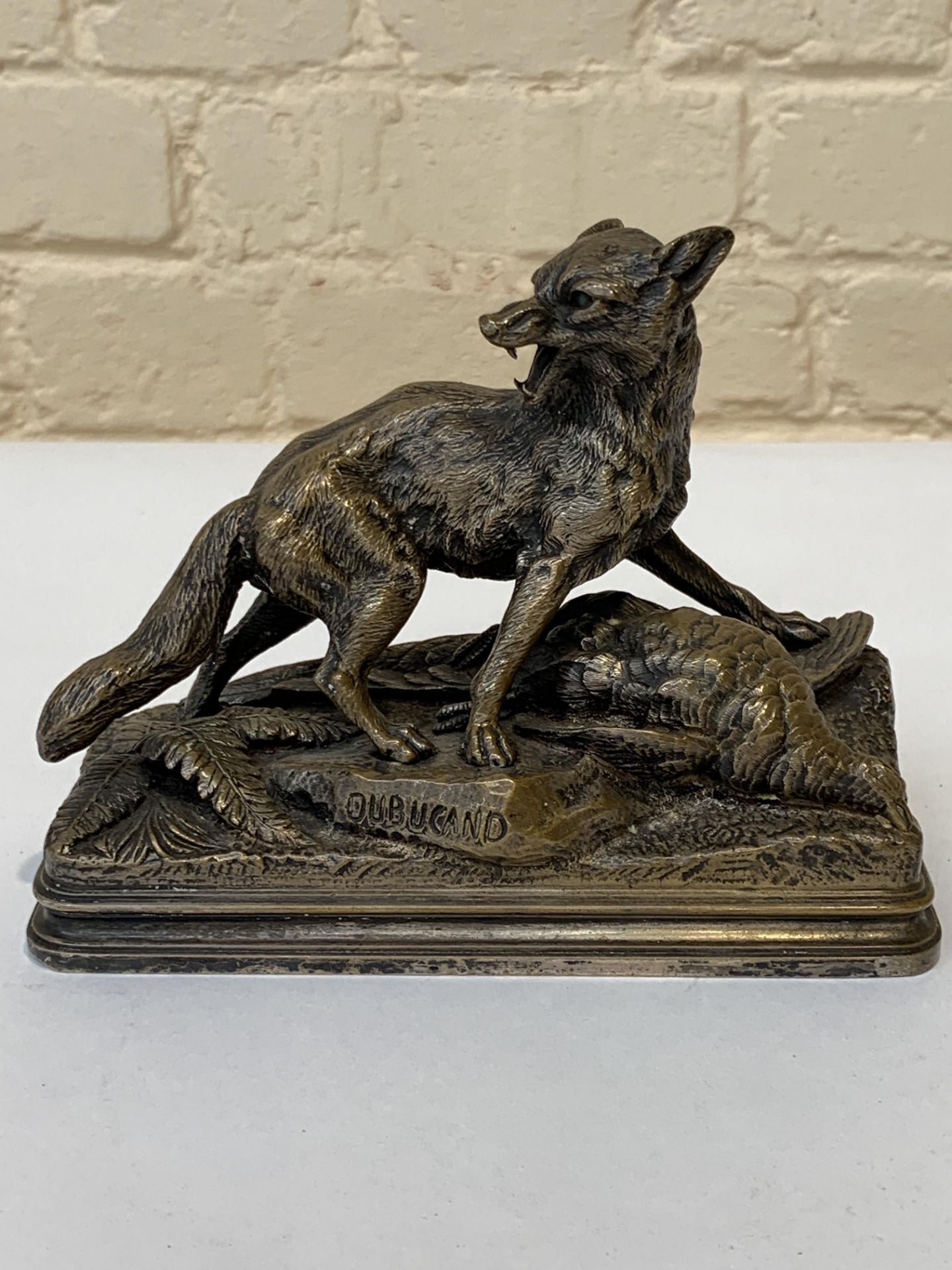 PETIT GROUPE EN BRONZE "RENARD AU FAISAN" DE Alfred DUBUCAND (1828-1894) En patine [...]