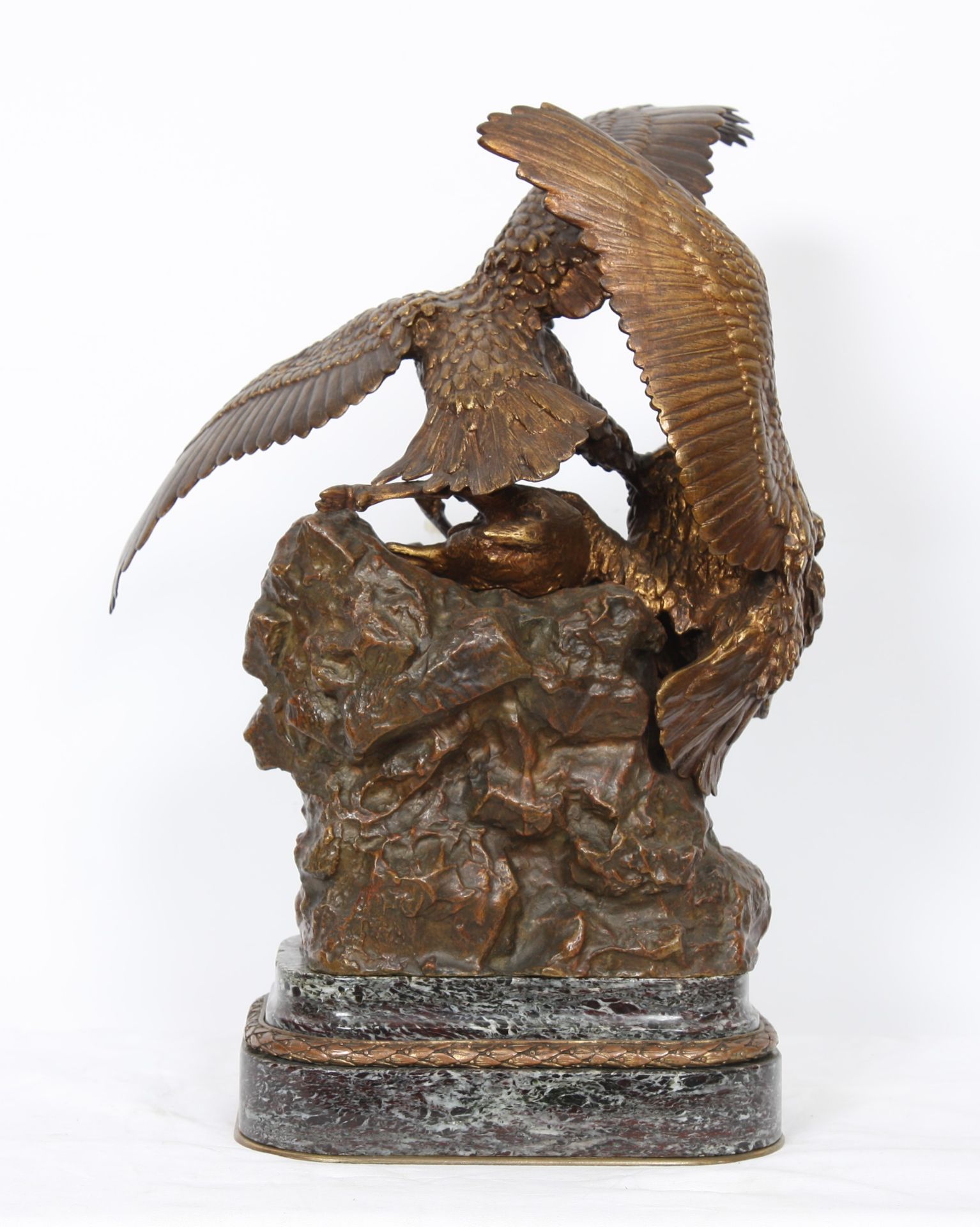 GROUPE EN BRONZE "AIGLE ET VAUTOUR AU CHAMOIS" DE CHRISTOPHE FRATIN (1801-1864) En [...] - Bild 3 aus 4