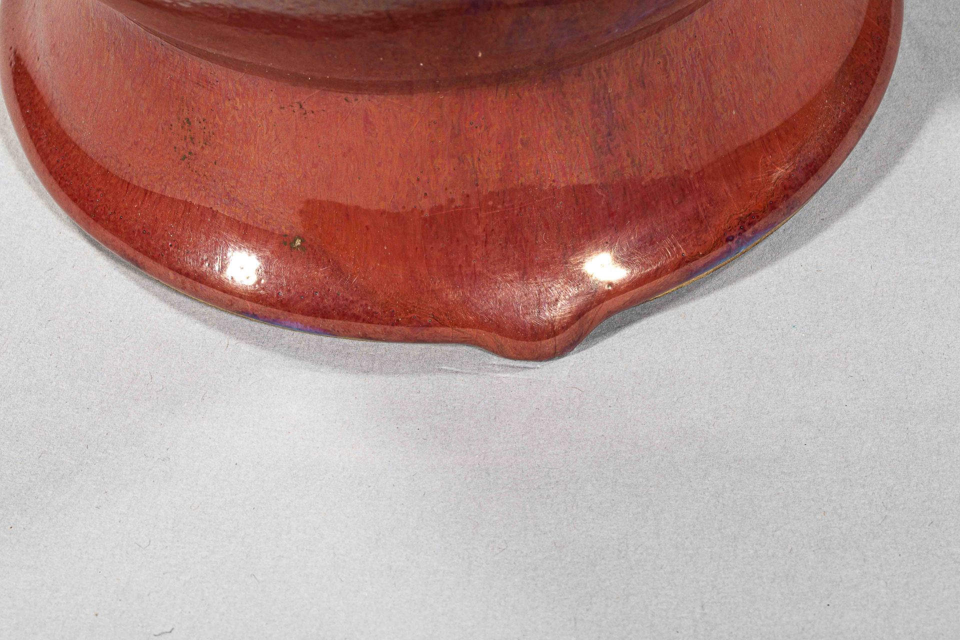 Vase flacon langyao sur piédouche à col droit serti de deux anses en forme de rhui [...] - Bild 4 aus 6