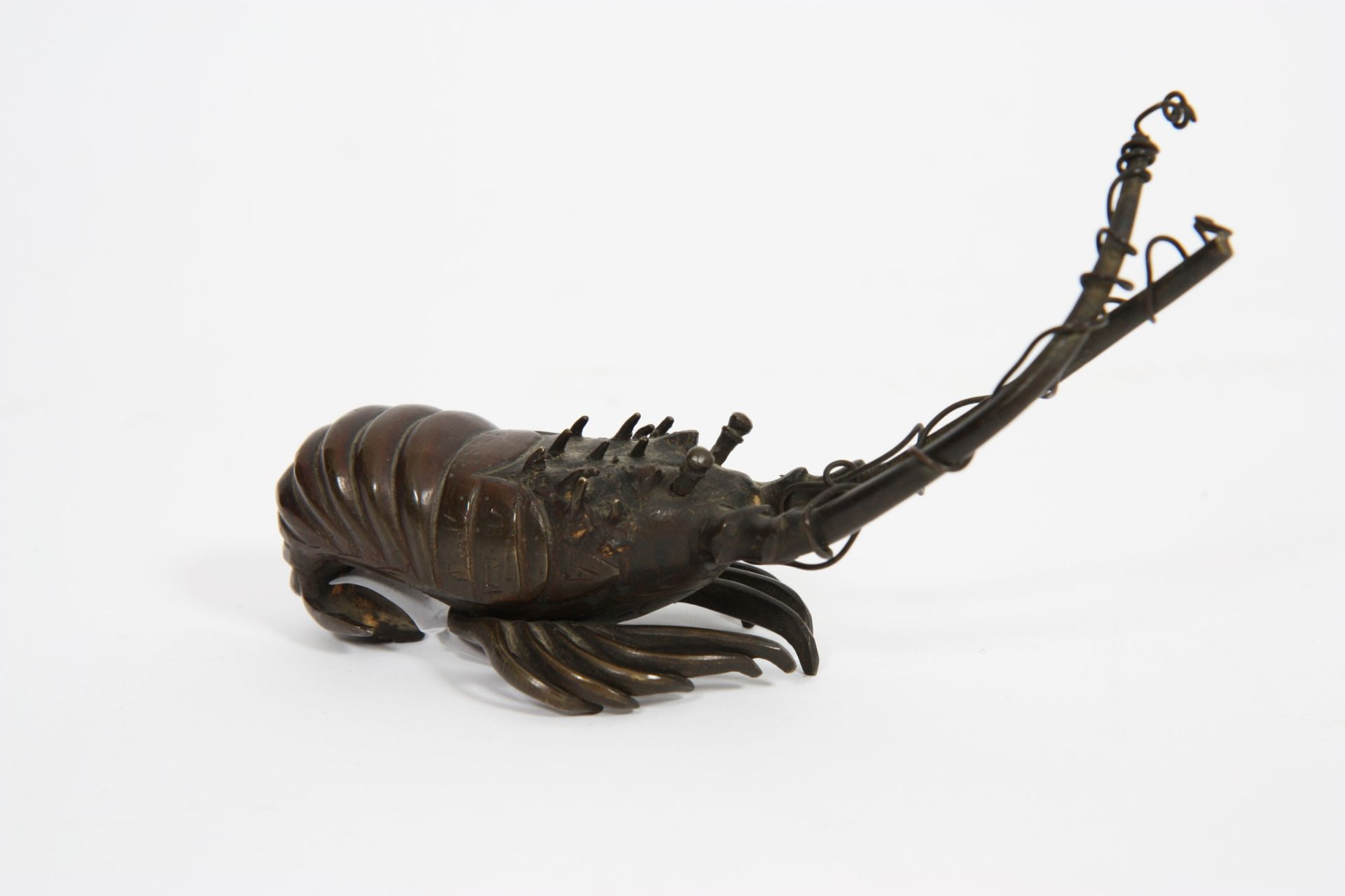 PETIT BRONZE "LANGOUSTE" En bronze patiné. Epoque XXe siècle H : 9 x L : 16cm -