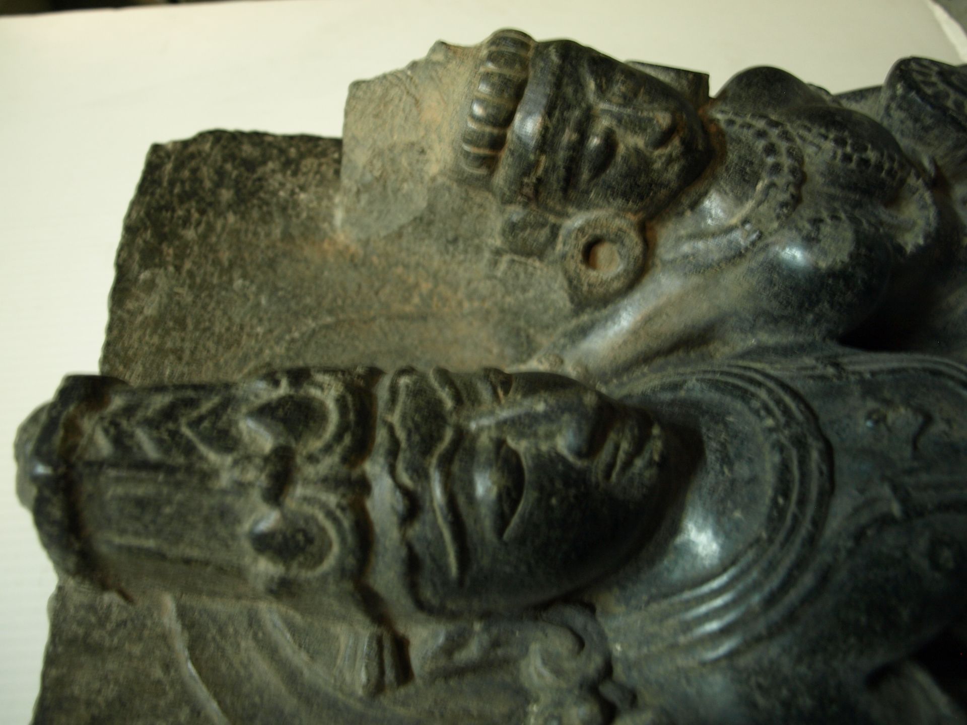 Le couple divin Vishnu Lakshmi assis en Lalitasana , tendrement enlacés , Vishnu [...] - Bild 5 aus 11
