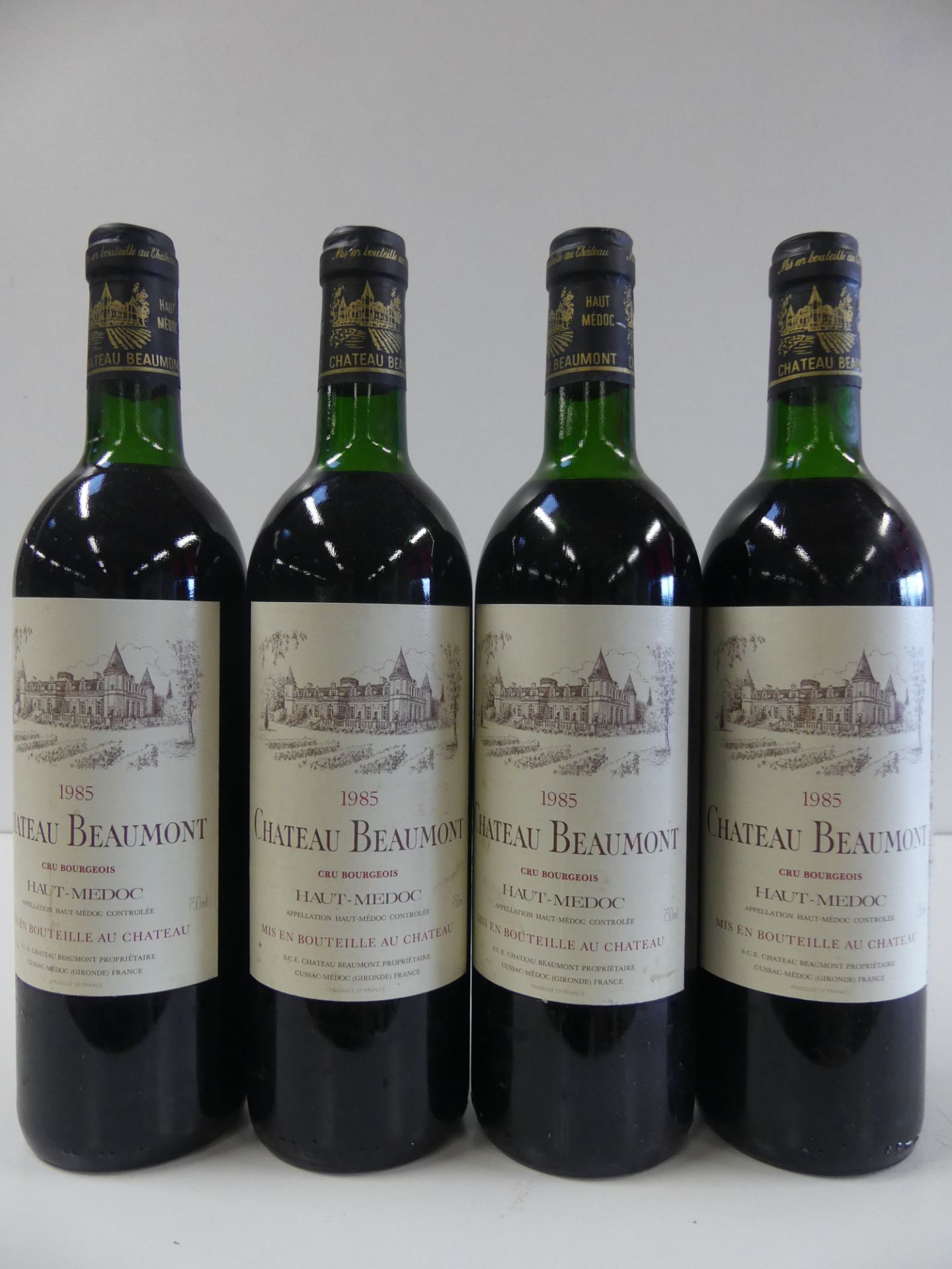 4 Château Beaumont Cru Bourgeois de Haut Médoc 1985 (HE) -