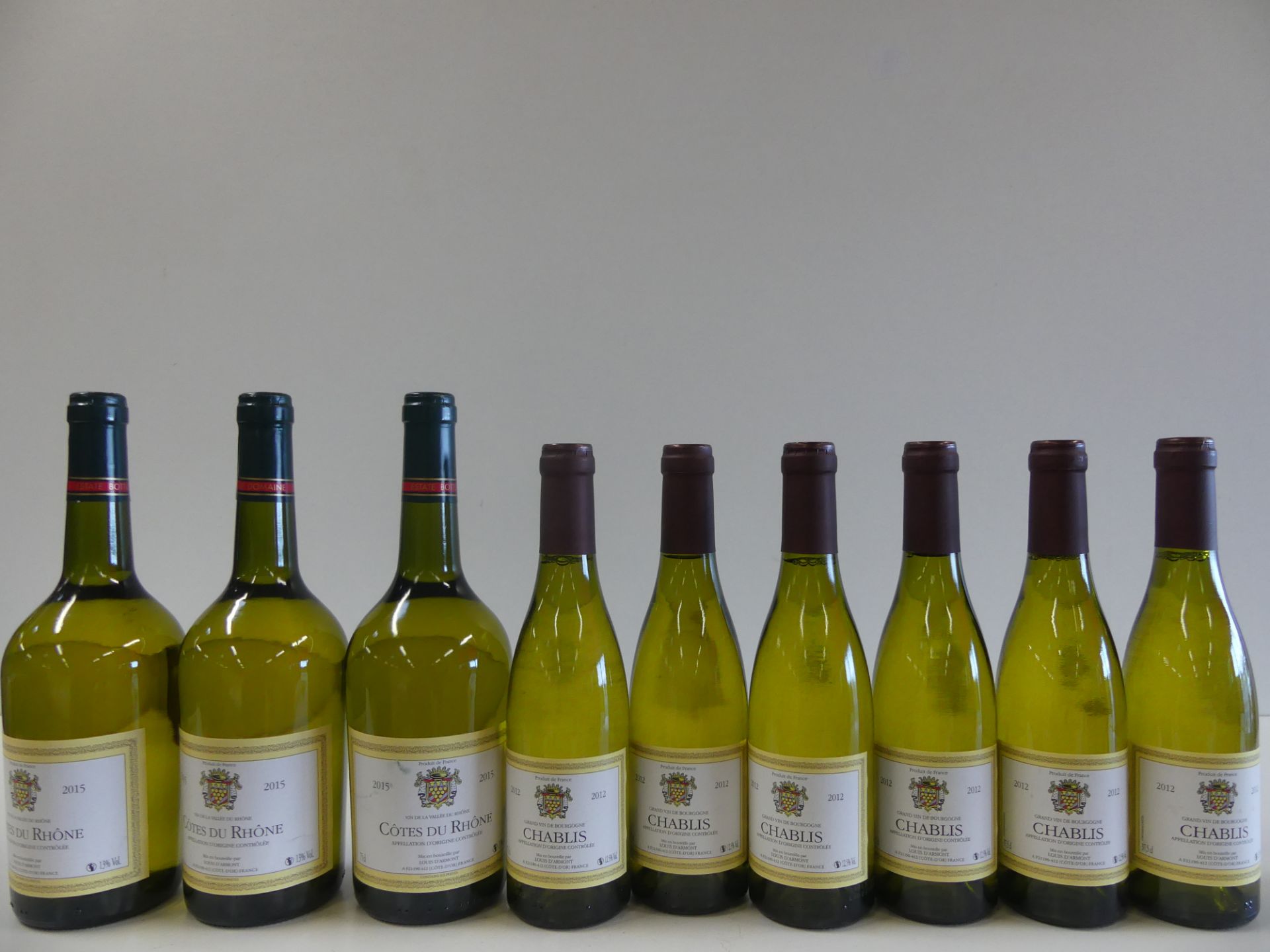 1 lot de 9 bouteilles : 6 Chablis 37 cl Louis d'Armont 2012 et 3 Côtes du Rhône 75 [...]