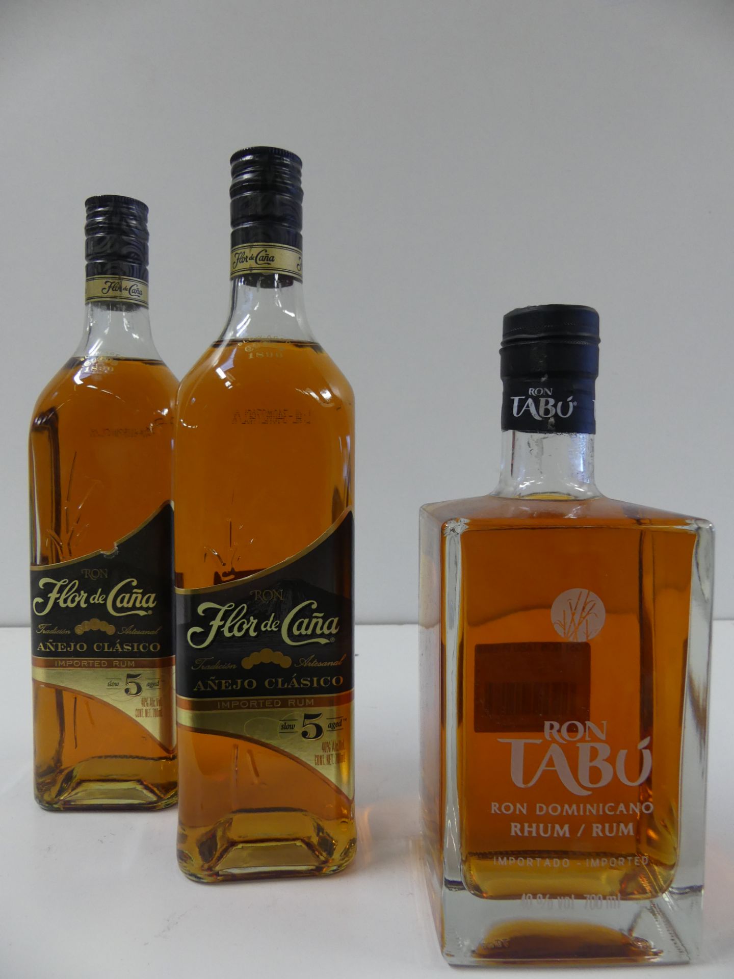 1 lot de 3 bouteilles : 1 Rhum Tabù Premium de la République Dominicaine 70 cl 40 % [...]