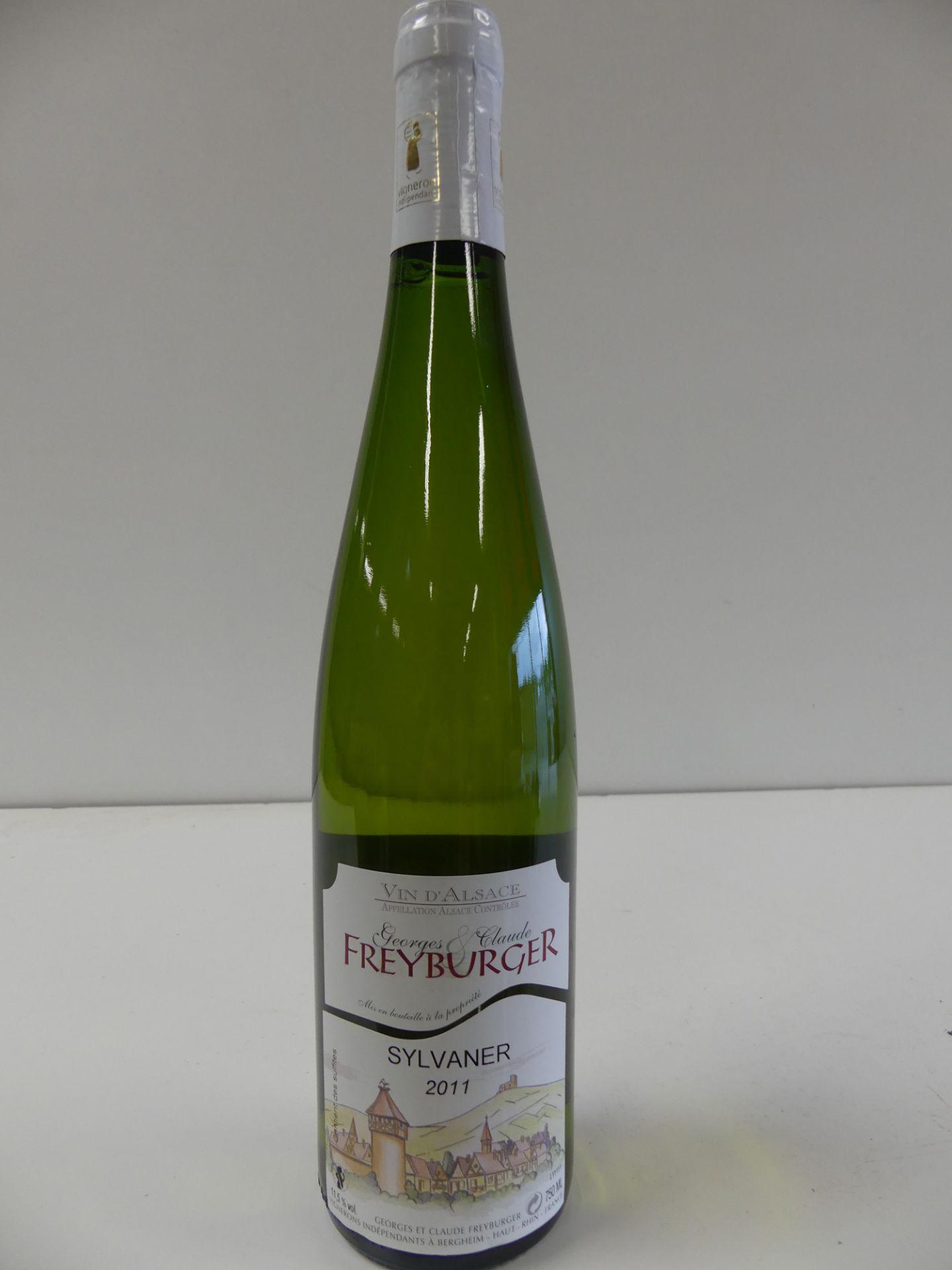 12 Alsace Sylvaner Domaine Georges & Claude Freyburger 2011 -