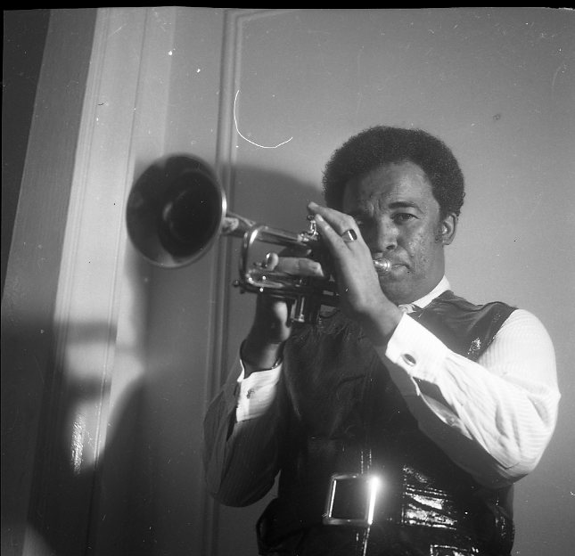 BURT GOLDBLATT ARCHIVE - JAZZ TRUMPETS. - Image 5 of 5