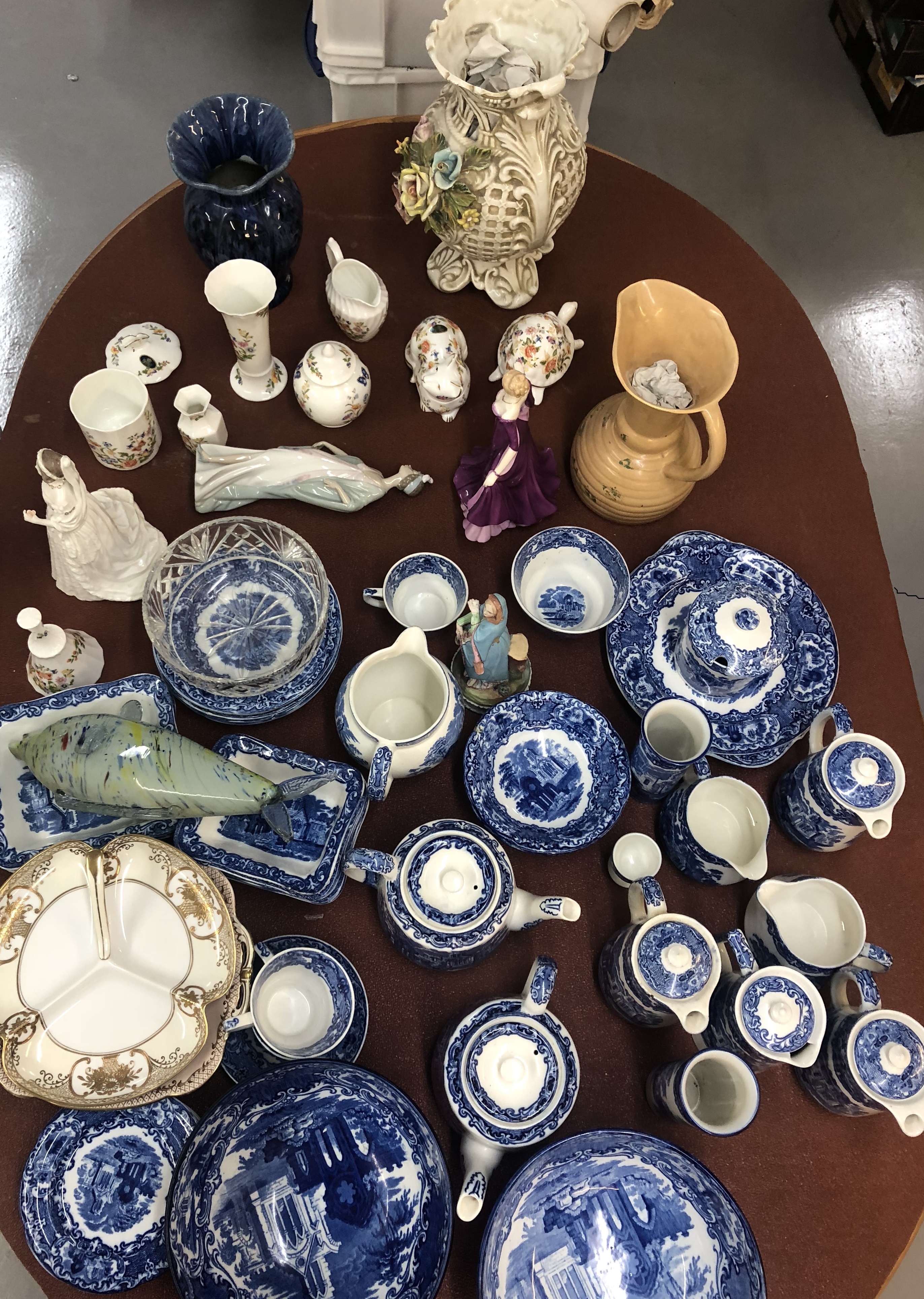 LARGE QUANTITY CERAMICS AND GLASS INC DOULTON/CAPODIMENTE/COALPORT.