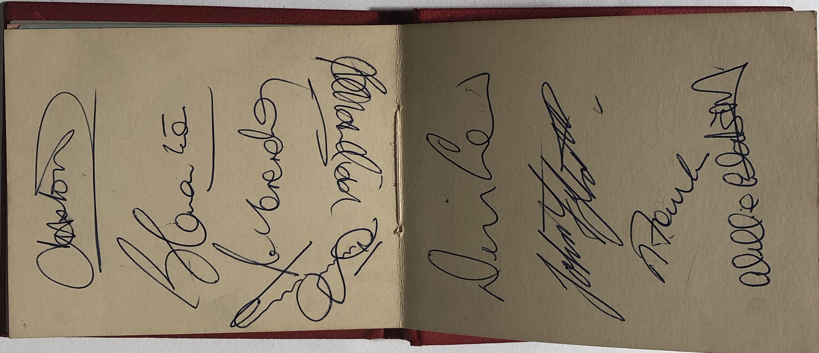 MANCHESTER UNITED STARS OF 1968 SIGNED.