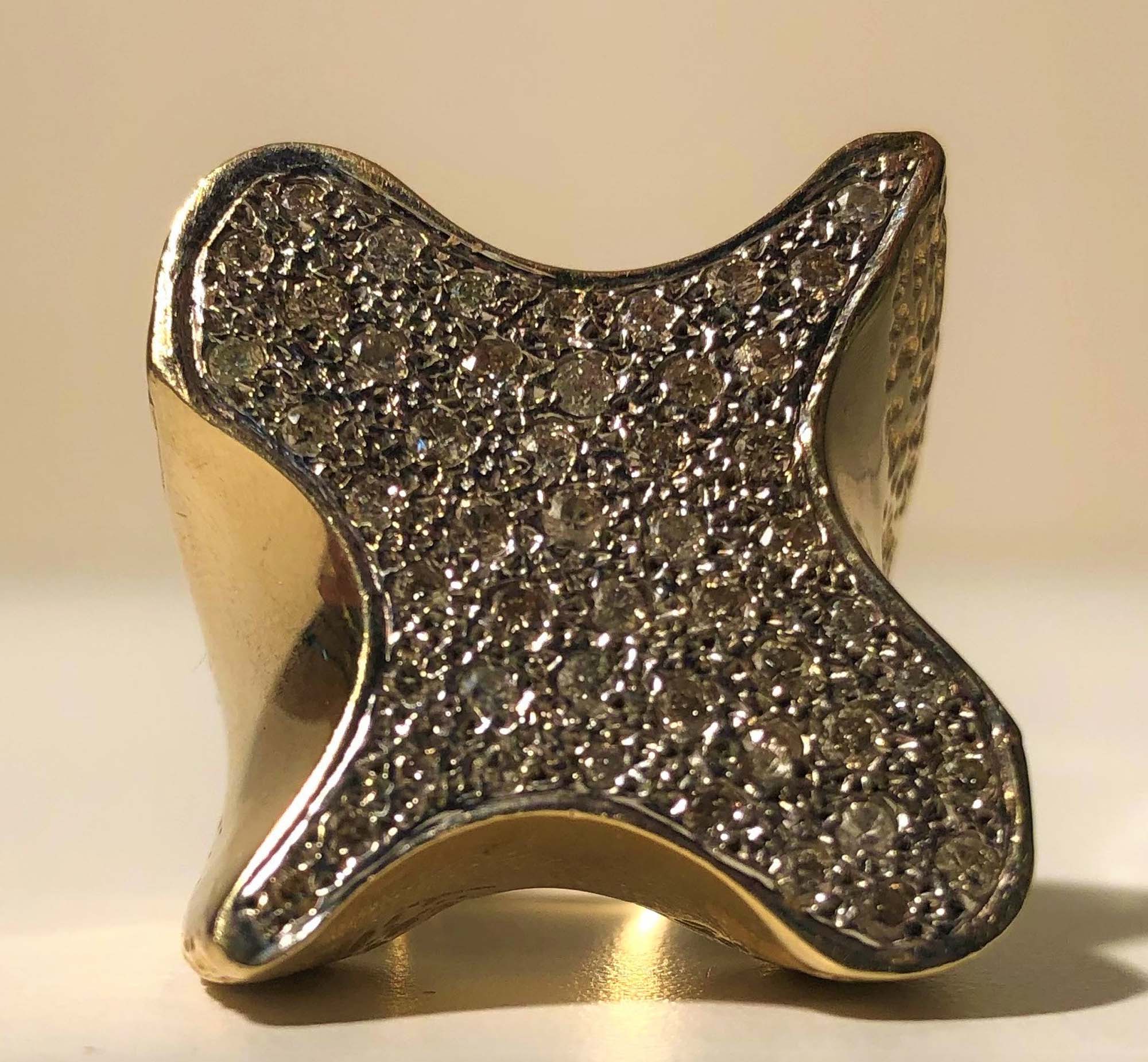 ELVIS PRESLEY PERSONALLY OWNED AND WORN DIAMOND & GOLD "CLOVER" RING. - Image 3 of 6