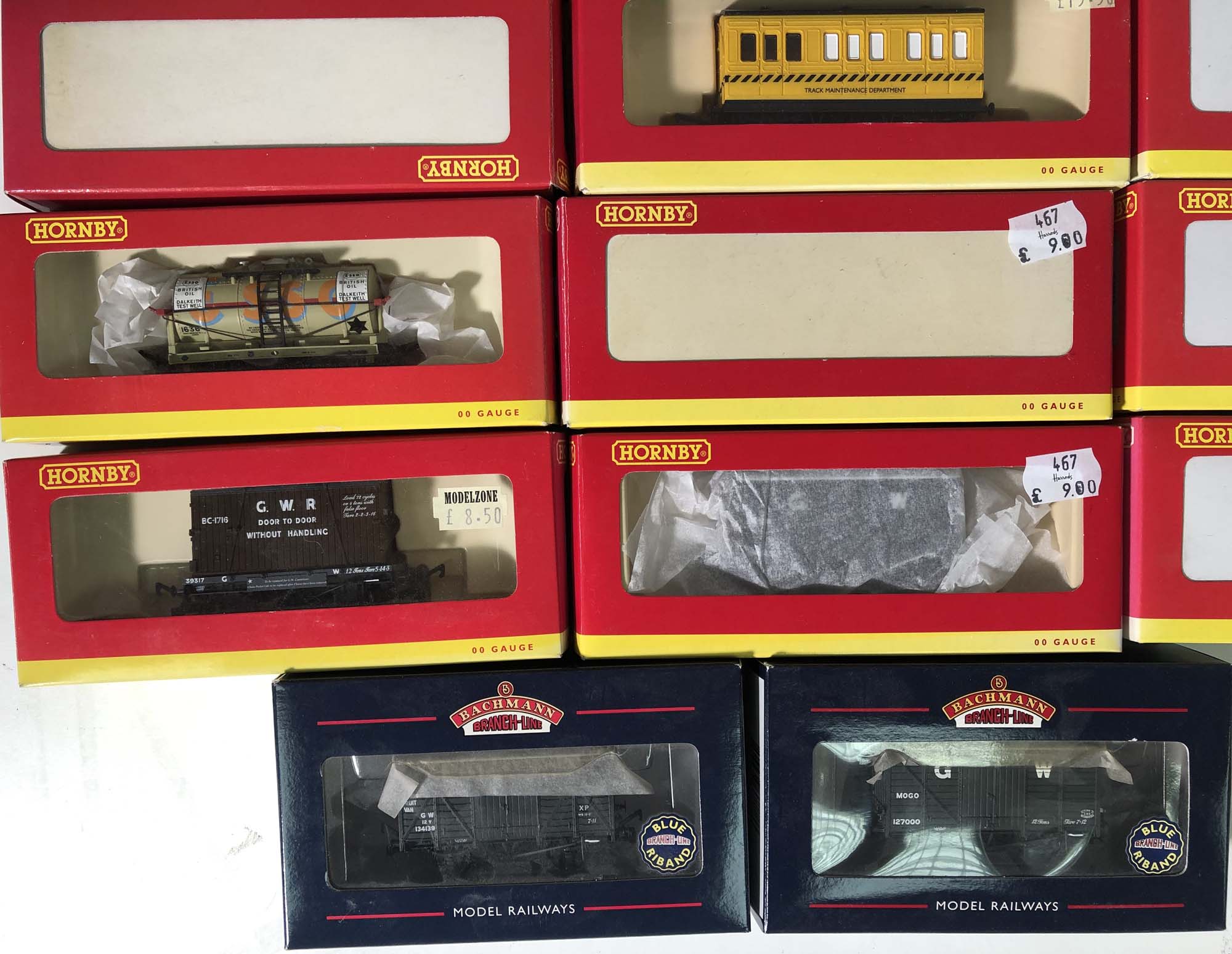 HORNBY TRAINS AND ACCESSORIES. A boxed Hornby ''00' gauge 2-6-2 tank locomotive No. - Image 3 of 4