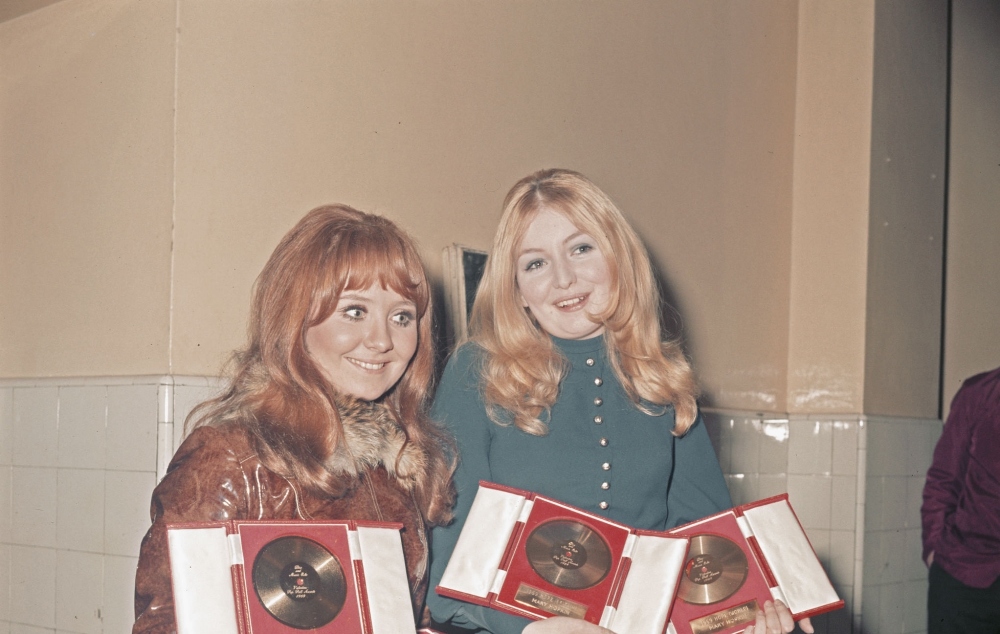 MARY HOPKIN COLLECTION - 1969 DISC AWARD. - Image 4 of 4