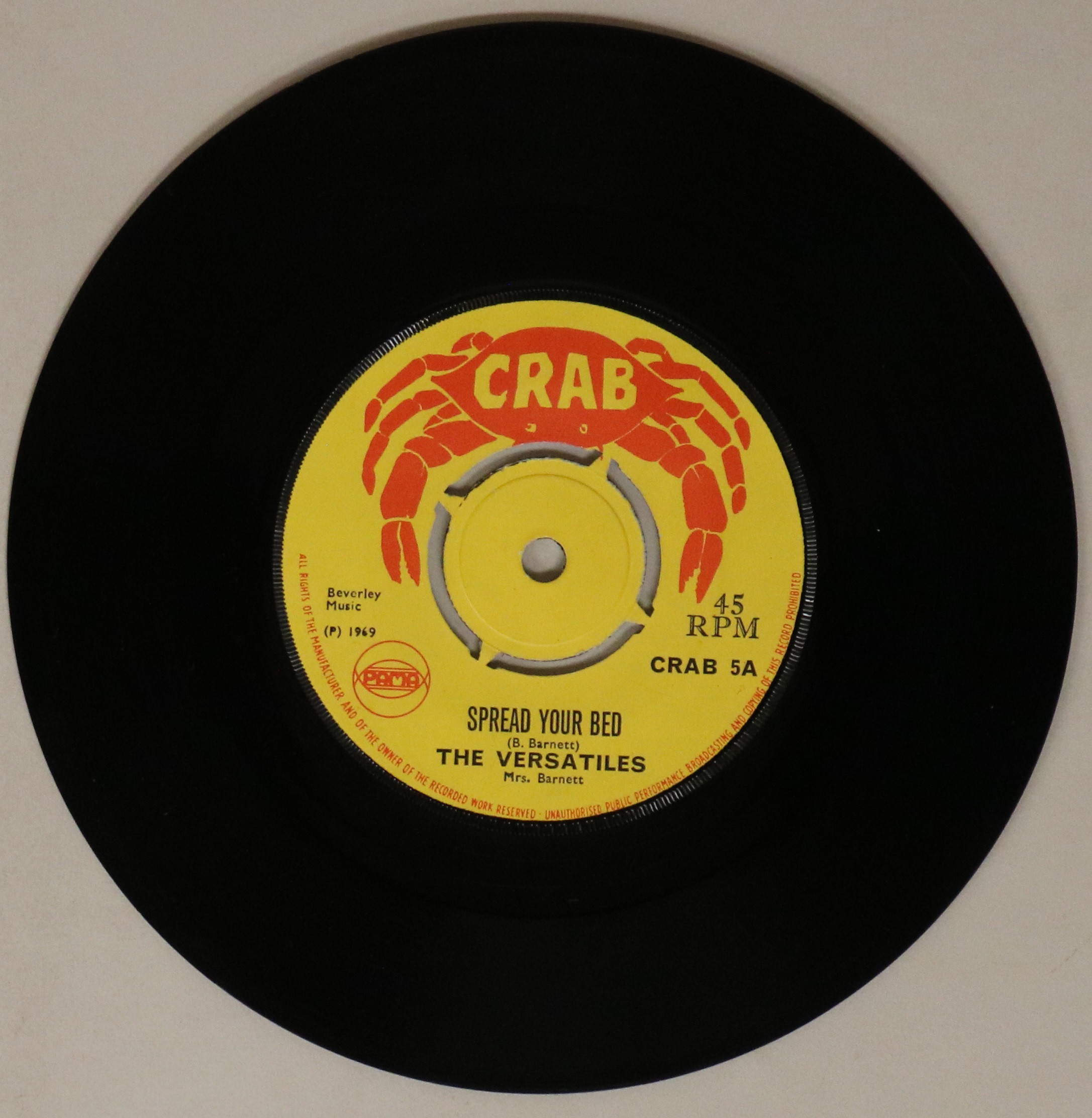 THE VERSATILES - SPREAD YOUR BED C/W WORRIES A YARD 7" (CRAB 5).