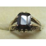 Early 20th century 9 ct gold ring set with large garnet size 60 3.