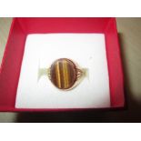 9 ct gold ring set with tigers eye stone size 57 4.