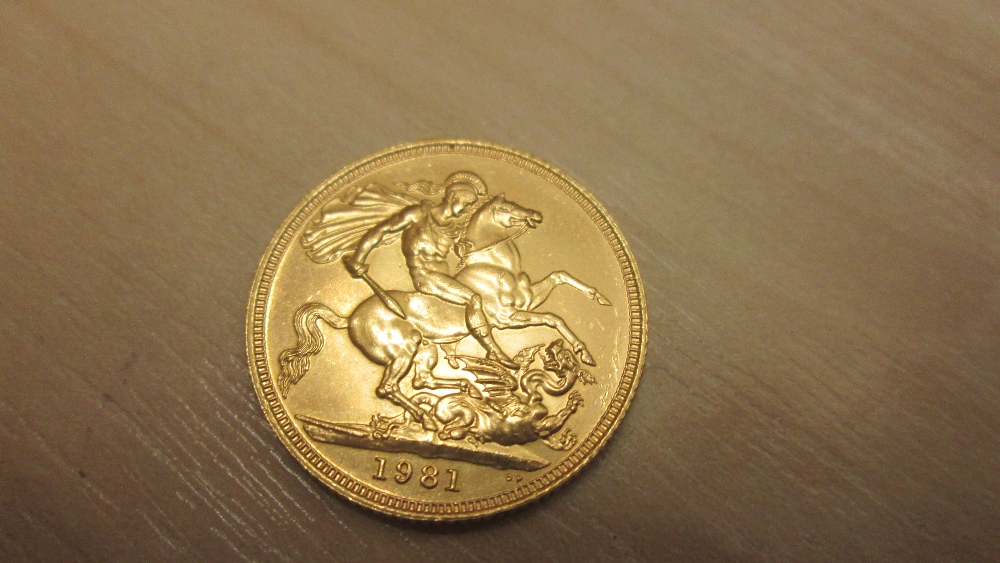 1981 Full gold sovereign - Image 3 of 3