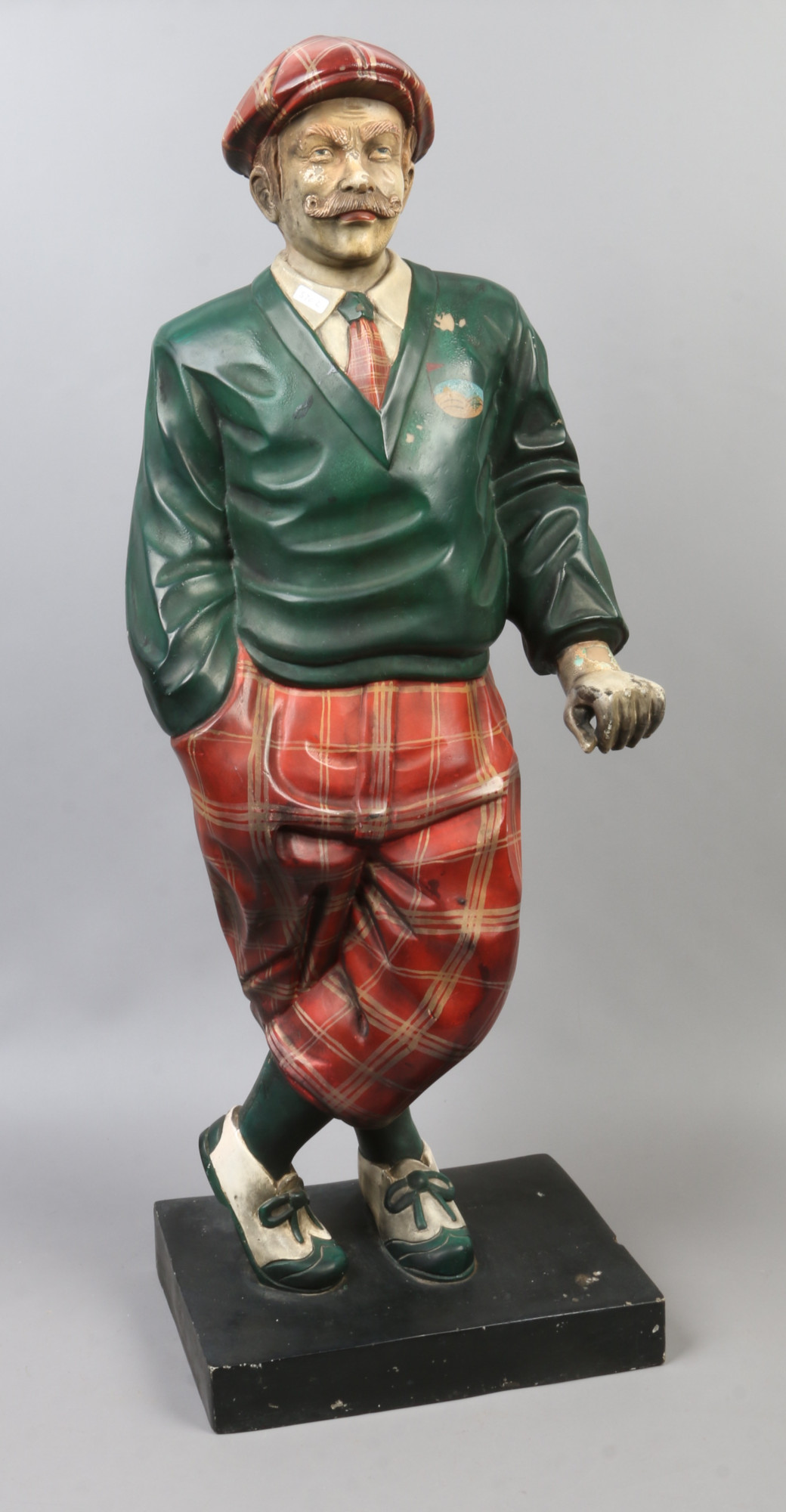 A composite model of a golfer standing 87cm.