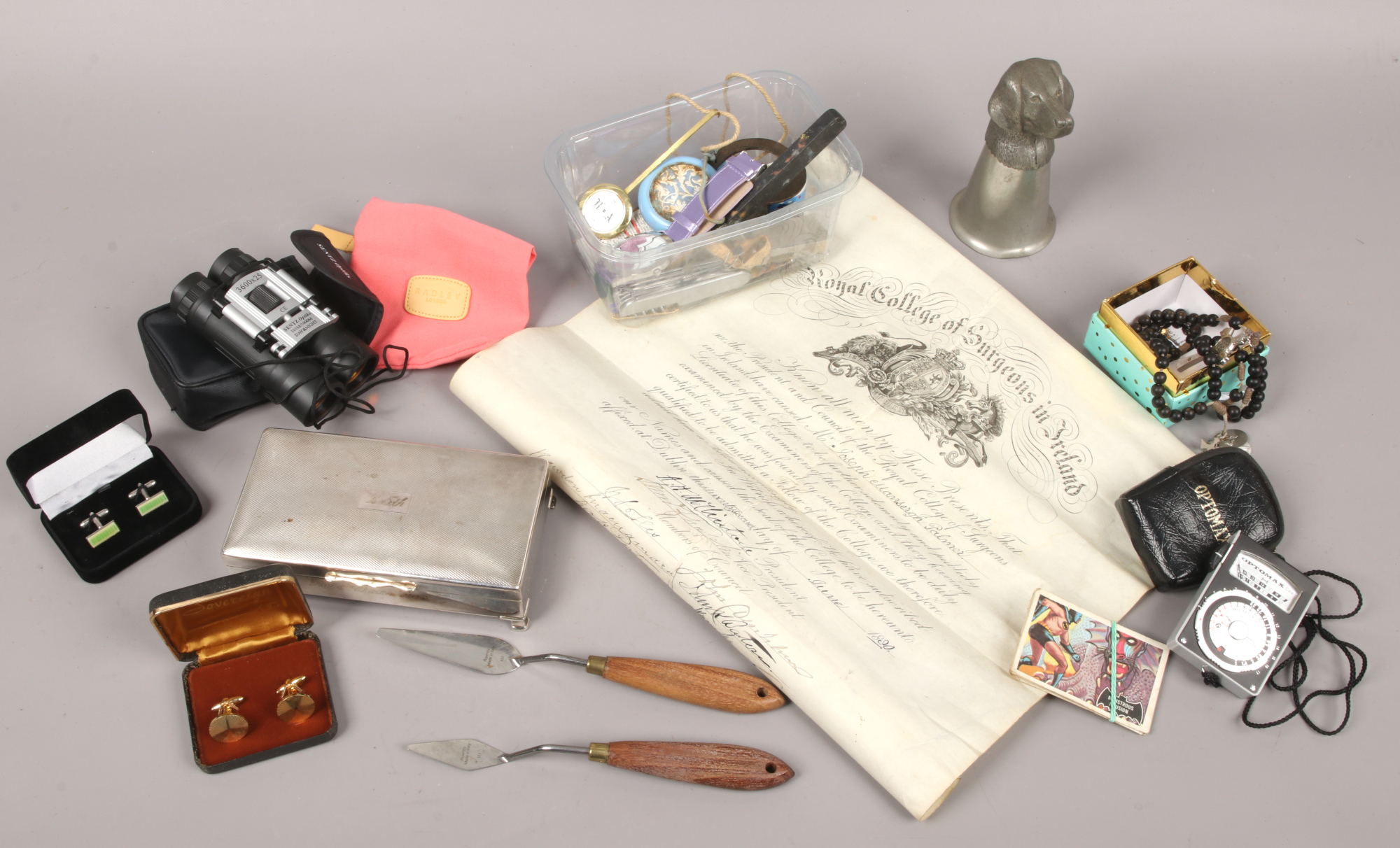 A group lot of collectables to include cigarette cards, pin badges, silver plate jewellery box,