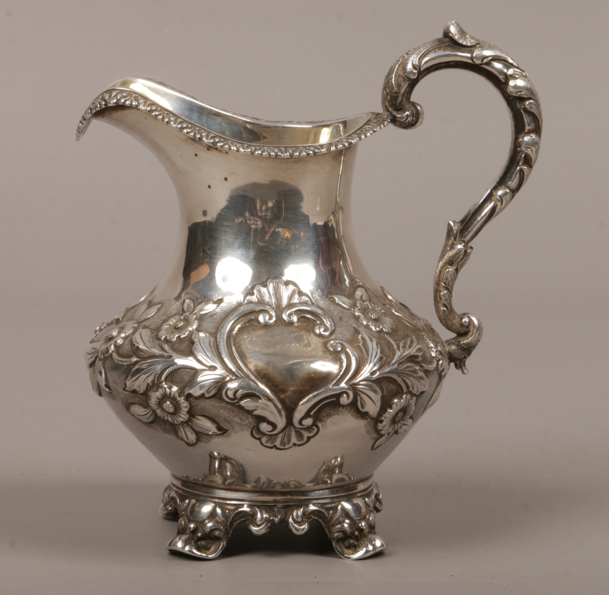 A Victorian silver cream jug with gilt lining assayed London 1842 by William Hunter, 164 grams.