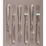 A set of six silver handled pastry forks assayed Sheffield 1928.
