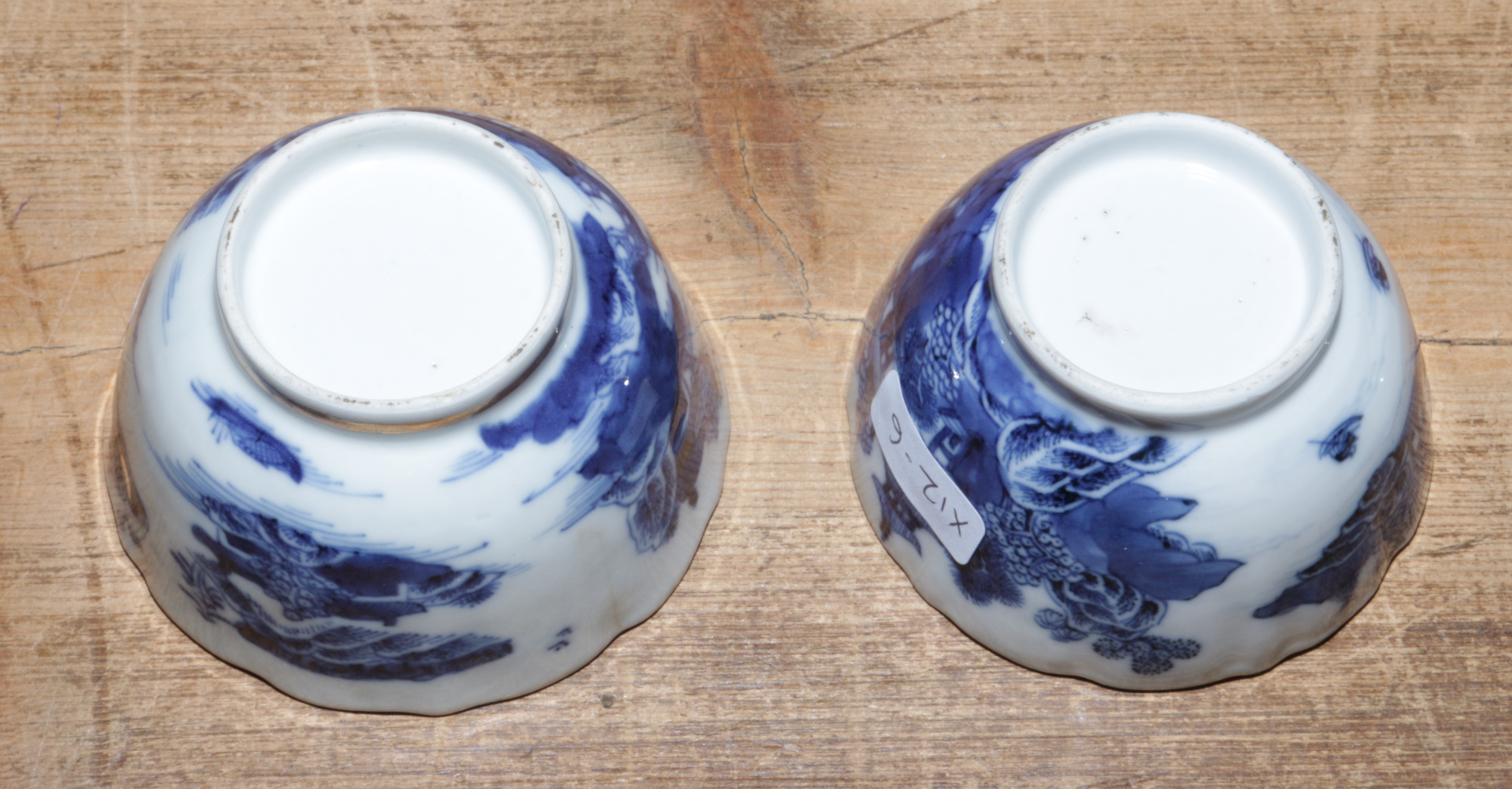 Two Chinese export blue and white tea bowls and saucers.Condition report intended as a guide only. - Image 5 of 5