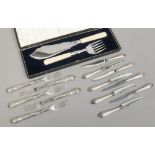 A cased set of silver plated fish servers, along with a number of silver handled tea knives and