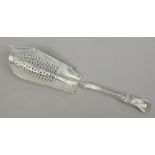 A George IV silver fish slice. Double struck in the Kings pattern, having pierced and thread