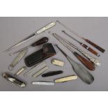A collection of miscellaneous pen knives and button hooks to include mother of pearl and horn handle