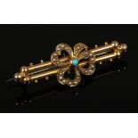 A cased 15ct gold turquoise and pearl bar brooch with shamrock motif on twin bar. (4.57g)