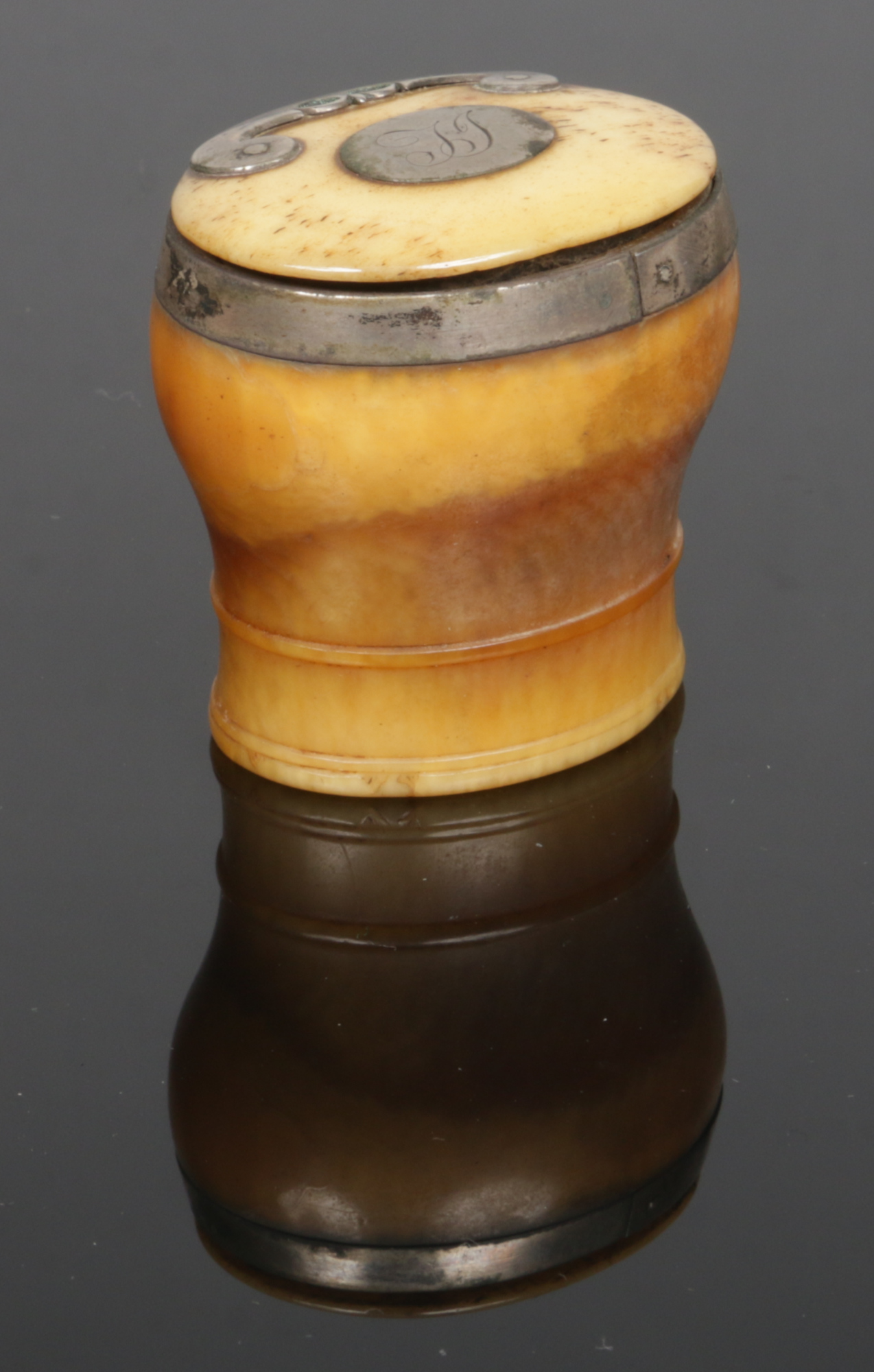 A Georgian carved ivory snuff box. With white metal mounts and hinged cover, 4.75cm.