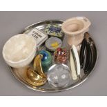 A tray of collectable Royal Doulton ornamental toilet, cut throat razors, stoneware brawn mould