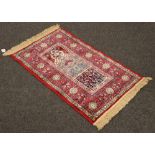 A red ground silk rug / prayer mat, 100cm x 58cm.