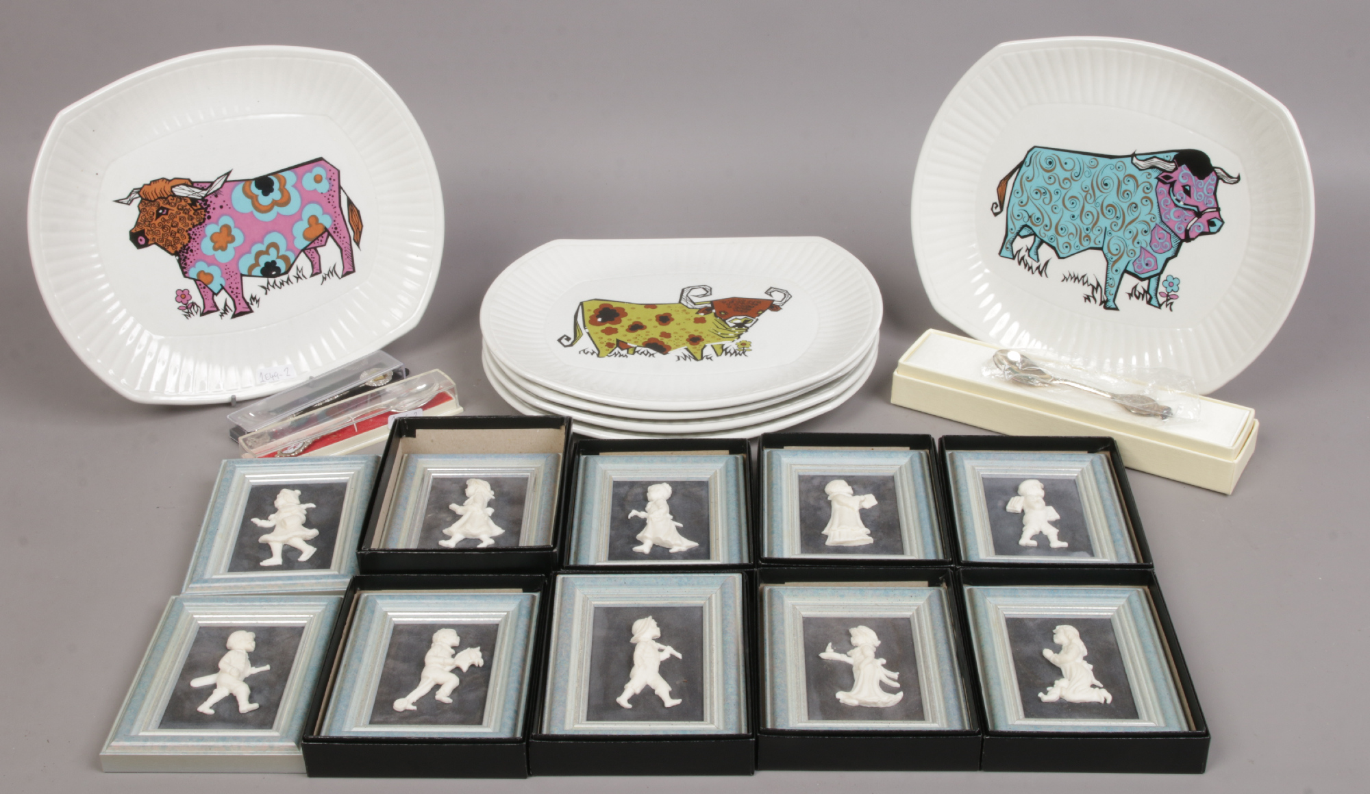 A quantity of boxed Royal Hampshire miniatures, along with six ironstone Bull pottery plates for