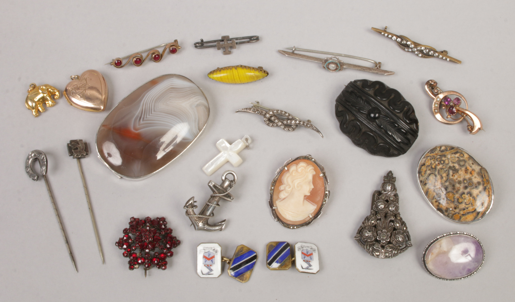 Jewellery - a box of mixed brooches, stick pins and cufflinks including agate and cameo brooches,