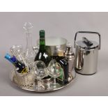 A mixed cocktails and drinks lot to include advertising ice bucket, wine pourer, cocktail shaker,