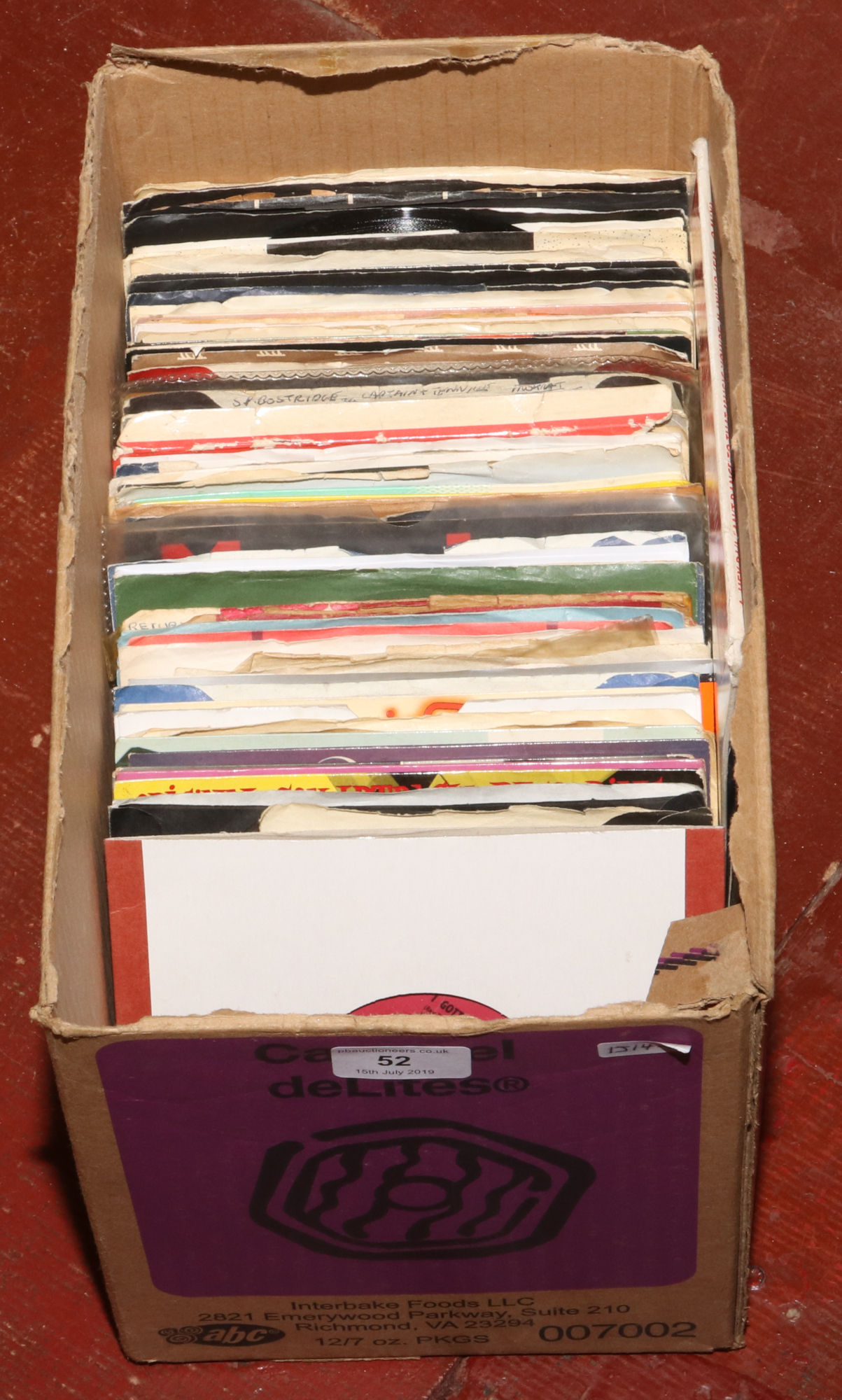 A box of 45rpm records to include The Kinks, Elvis Presley, Elton John, Frank Sinatra etc.