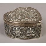 A presentation silver heart shaped trinket box, with repousse decoration, 88.3 grams.