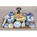 A tray of collectables to include Carltonware leaf dishes, Noritake, Chinese ginger jars with