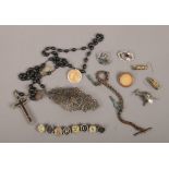 A quantity of jewellery including a silver Scottish thistle brooch, Swiss tourist ware brooch,