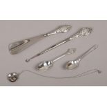 A collection of silver to include button hook, shoe horn, teaspoons and a pendant on white metal