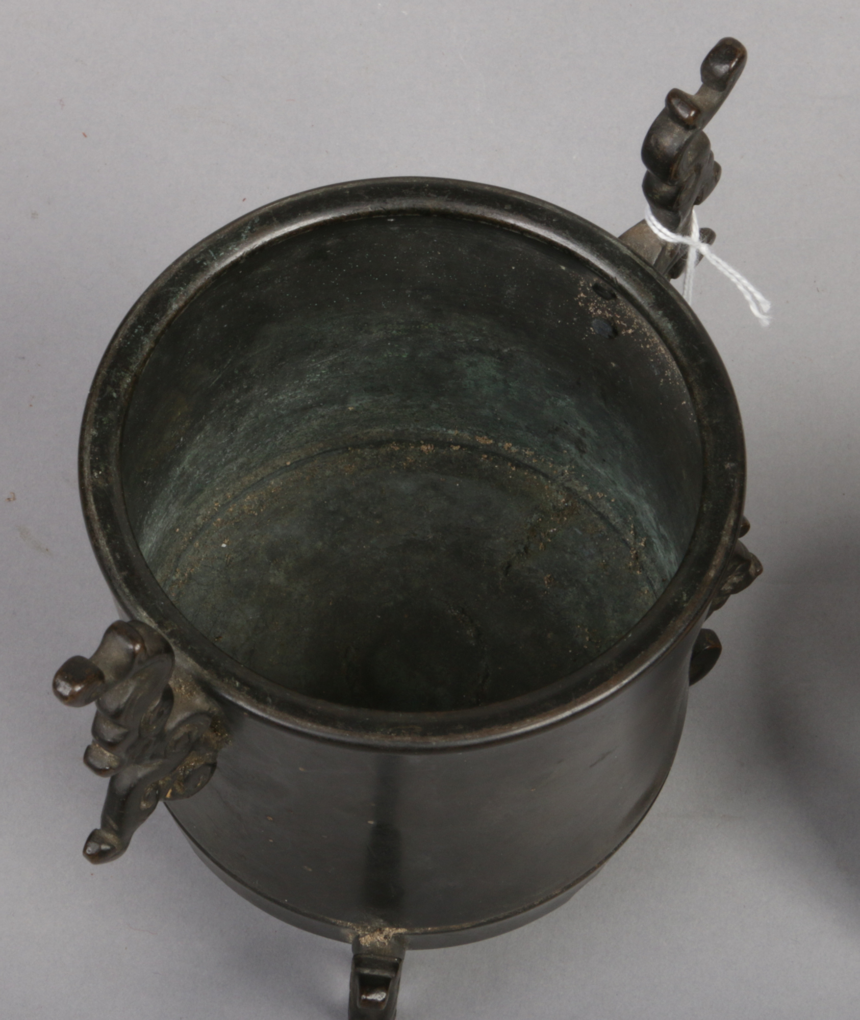 A 19th century Chinese bronze censer. With a scrolling dragon knop, cloud scroll handles and - Image 3 of 5