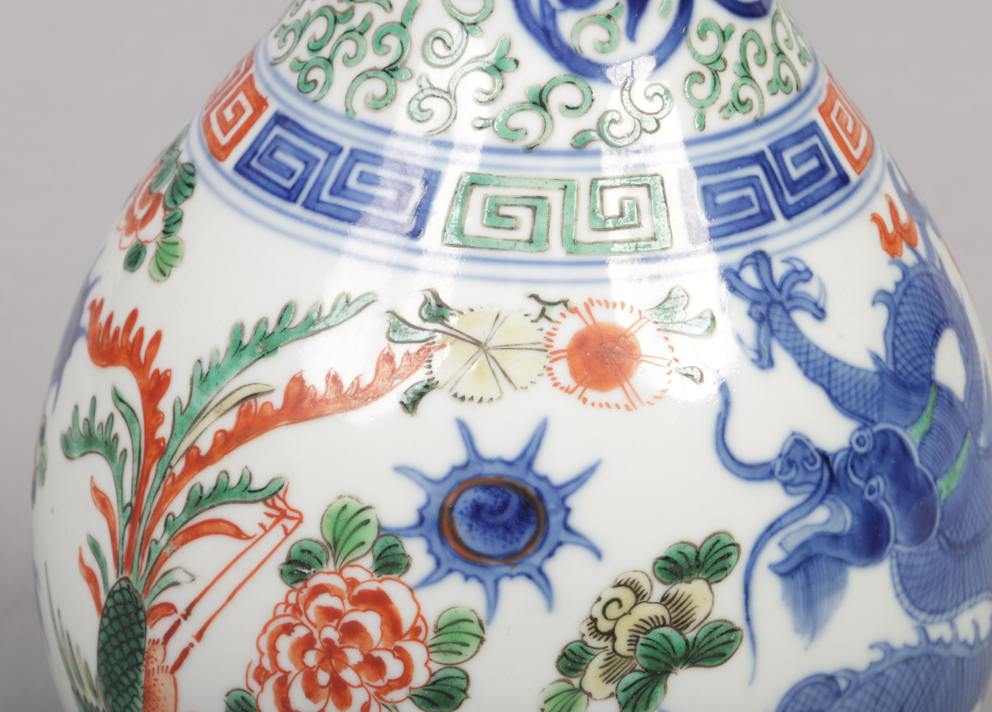 A Chinese Wucai glazed gourd shaped bottle vase. Decorated with a pair of dragons and phoenix - Image 4 of 6