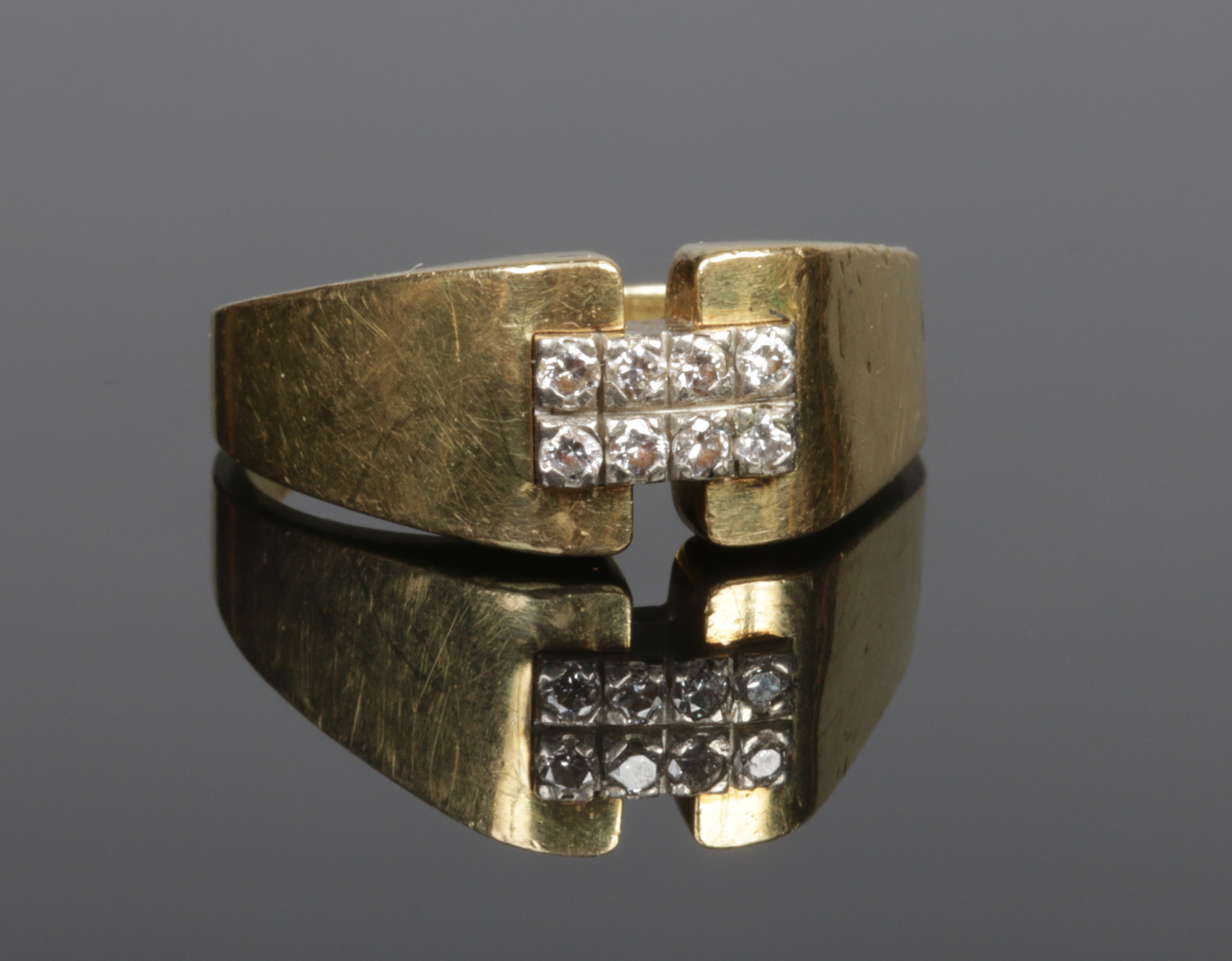 A gentleman's 18 carat gold signet ring set with a band of eight diamonds. Size U 1/2,Condition