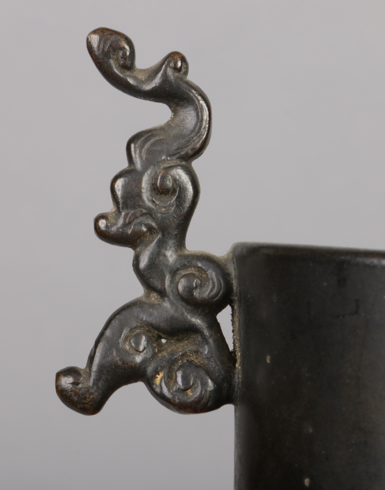 A 19th century Chinese bronze censer. With a scrolling dragon knop, cloud scroll handles and - Image 5 of 5