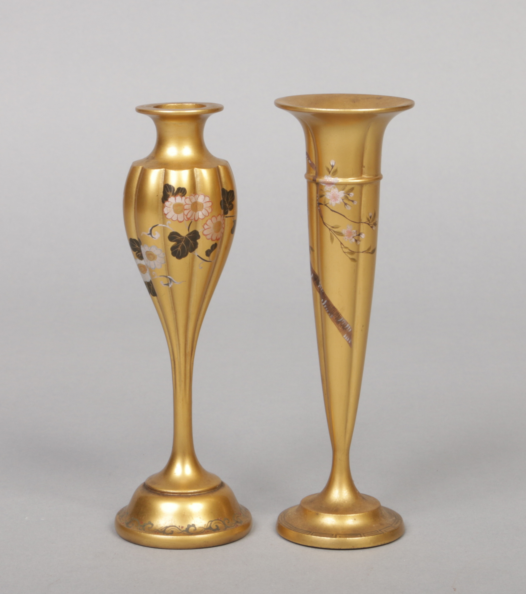 Two Japanese gilt lacquered Ikebana vases. Both fluted and decorated with flowers, 15.25cm.