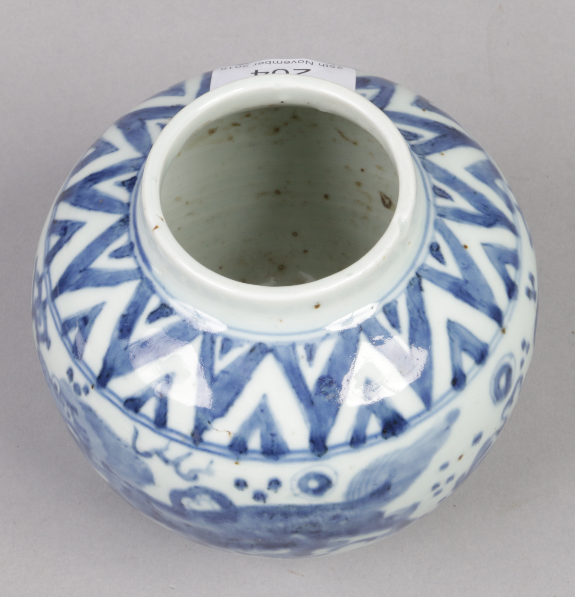 A Chinese Wanli (1573-1620) small blue and white jar. Painted in underglaze blue with lion dogs - Image 3 of 7