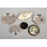 A mixed lot of collectables including Art Deco Max Factor dry rouge case, compact with