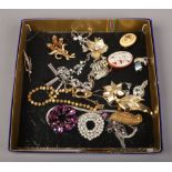 A tray of costume jewellery including gilt metal brooches, white metal necklace etc.