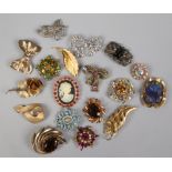 Eighteen large vintage costume jewellery brooches, including 1950s example.