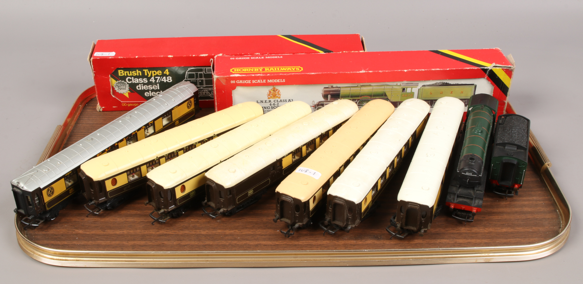 A collection of oo gauge model railway to include Hornby Flying Scotsman, Triang Pullman carriages